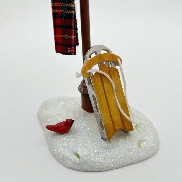 Hallmark Keepsake 2007 Ornament Lamppost Sign Winter Park Sledding Red Birds - Picture 10 of 10